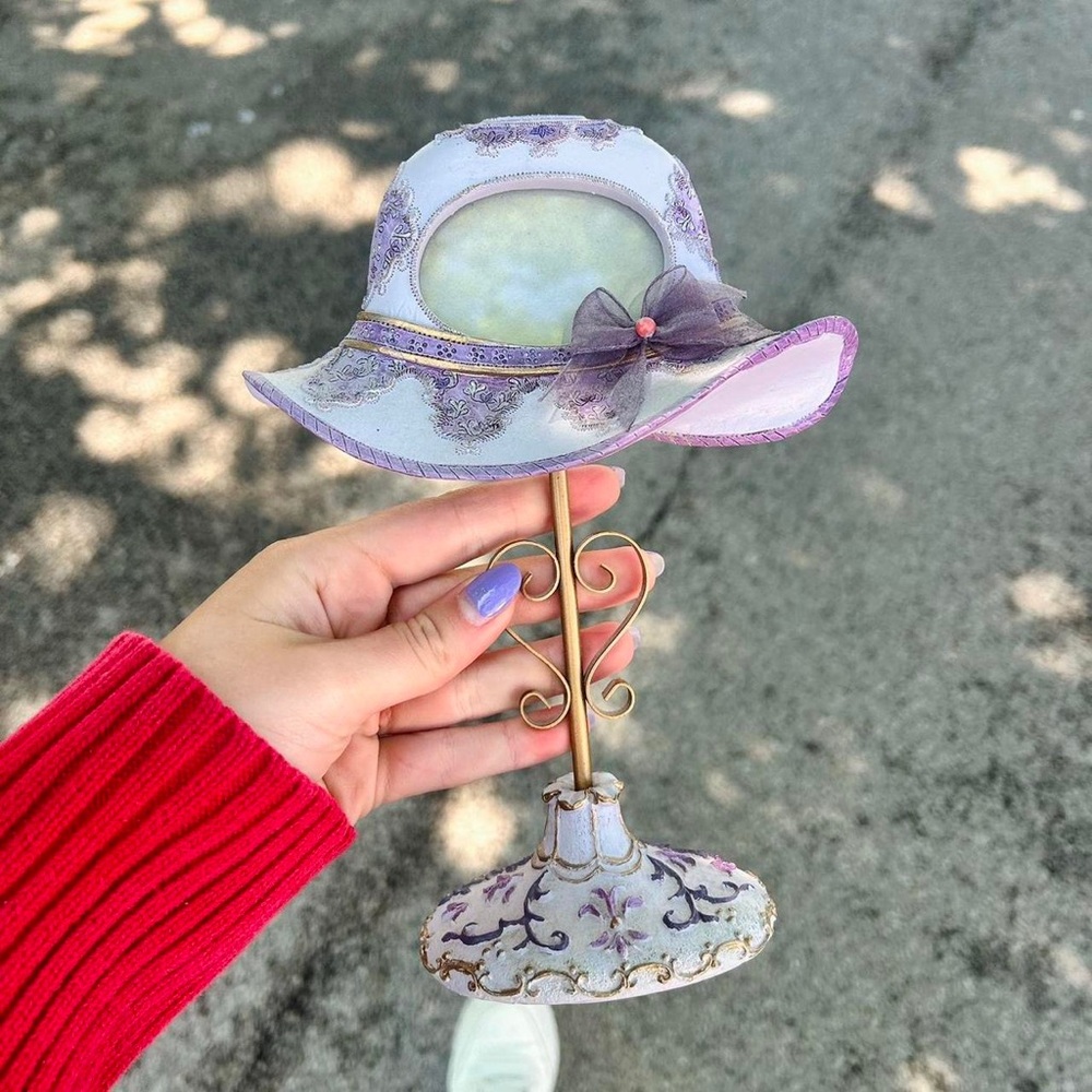 Decorative Vintage Hat Picture Frame in Lavender and Cream